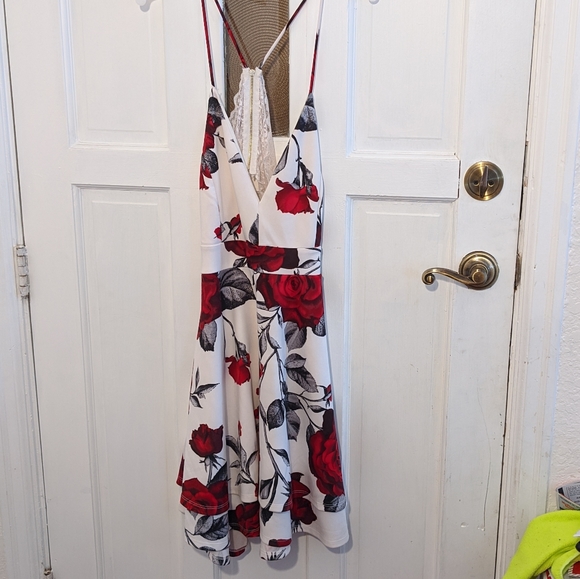 Dresses & Skirts - Sexy Rose Print Open Back Mini Dress